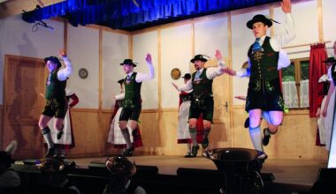 Trachten-Tradition in Augsburg: Der „Oberbayrische Volkstrachtenverein“ tanzt mit dem AJ-Club am 30. April „in den Mai“