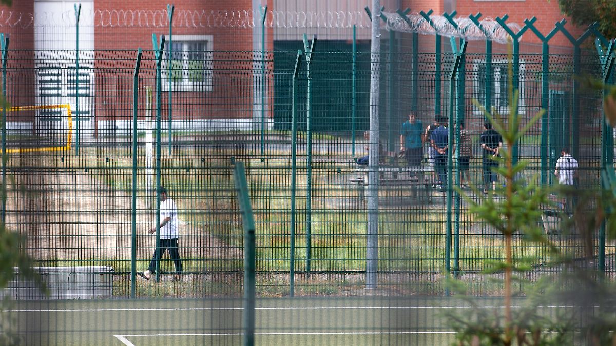 Nordrhein-Westfalen: Polizisten sollen länger in Abschiebegefängnis aushelfen