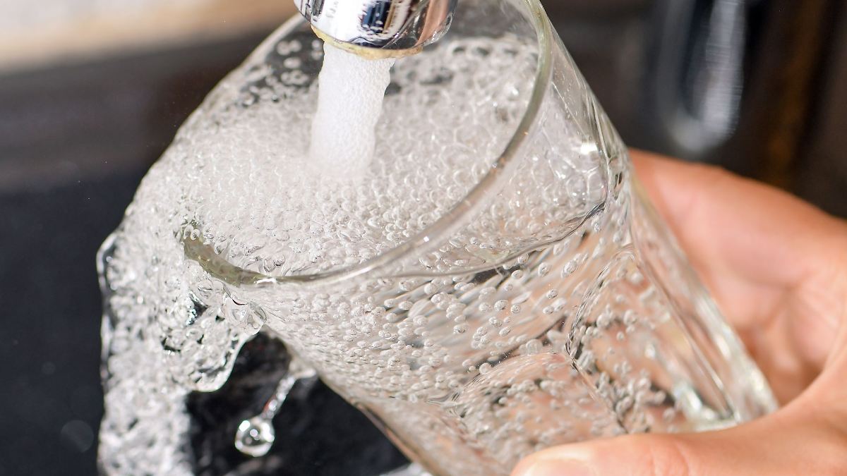 Berlin & Brandenburg: Nach Rohrbruch noch rund 150 Haushalte ohne Wasser