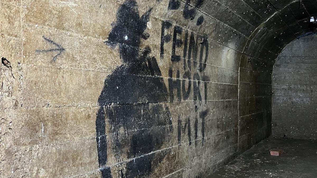 Zweiter Weltkrieg: Archäologen finden in verschütteter Luftschutzanlage Knochen der Menschen, die darin ums Leben kamen