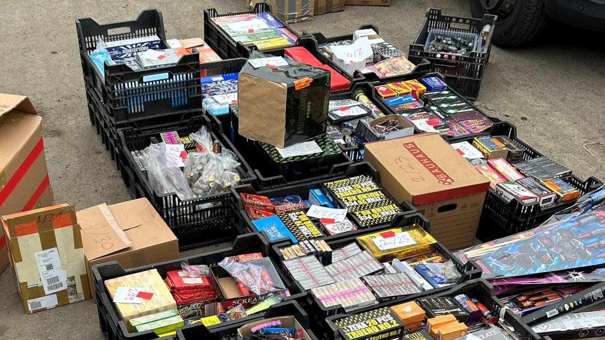 Zoll: Illegale Pyrotechnik mit insgesamt 140 Kilogramm Sprengstoff bei Mann in Hamburg sichergestellt