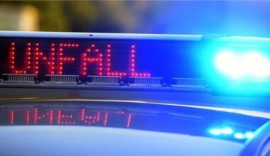 Auto überschlägt sich in Bremen – Zwei Verletzte