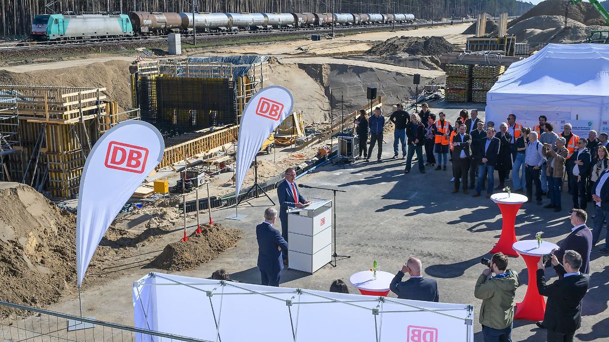 Berlin & Brandenburg: Startschuss für Bau von neuem Bahnhof am Tesla-Werk