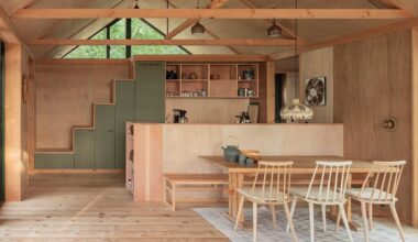 Dieses nachhaltige Holzhaus im Wald verschmilzt mit der Natur – und wird von Licht durchflutet