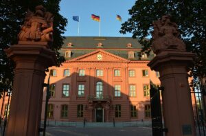 Im März 2026 wird in Rheinland-Pfalz ein neuer Landtag gewählt, hier das Deutschhaus von außen. - Foto: gik