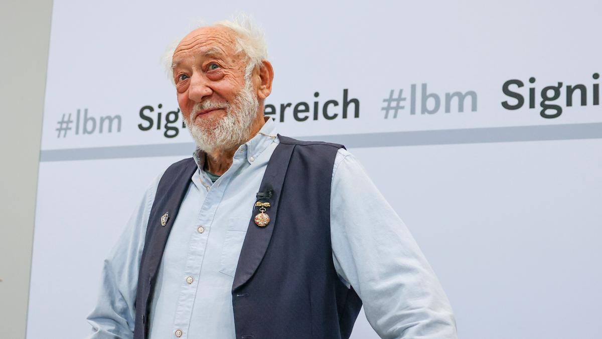 Dresden: Dieter Hallervorden spricht auf umstrittener Demonstration