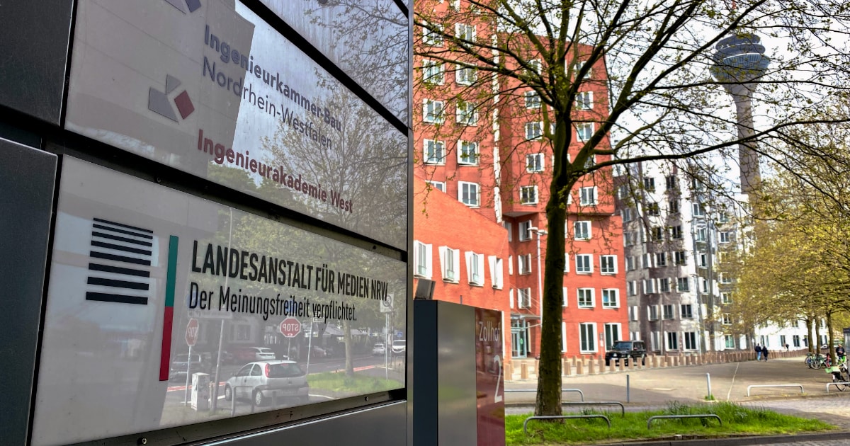 LfM NRW mit Fernsehturm Düsseldorf (Bild: © Marek Schirmer)
