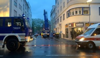 FW Ludwigshafen: Drohender Einsturz von Dachaufbauten in Ludwigshafen-Mitte