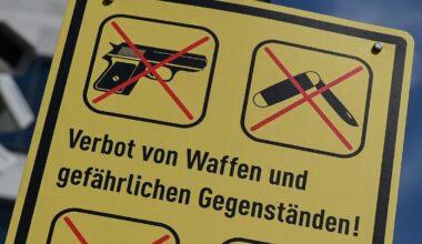 In Bahnen, Zügen, Bussen, Trams und Bahnhöfen - Berlin will Waffen und Messer im Nahverkehr verbieten