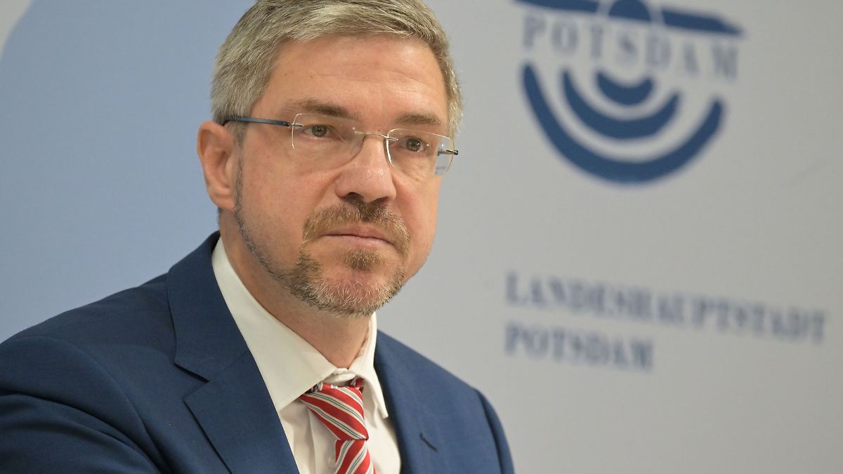 Berlin & Brandenburg: Stadtparlament stimmt über Abwahlantrag gegen Potsdams OB ab
