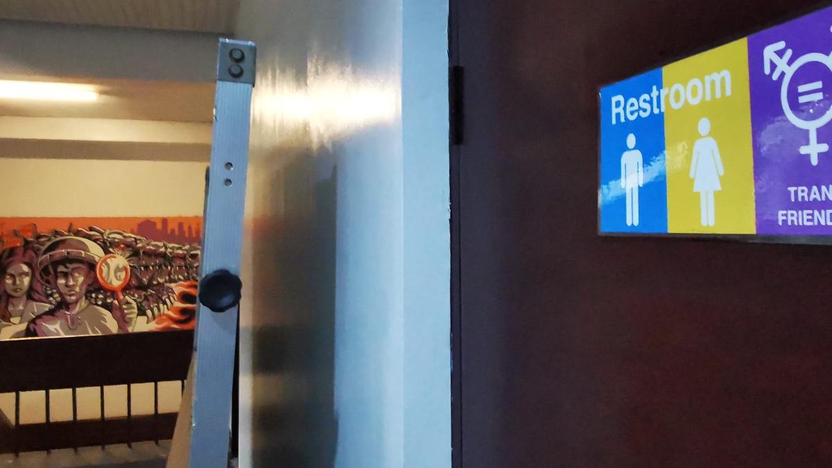 Großbritannien: Transfrauen müssen wieder die Männertoilette benutzen