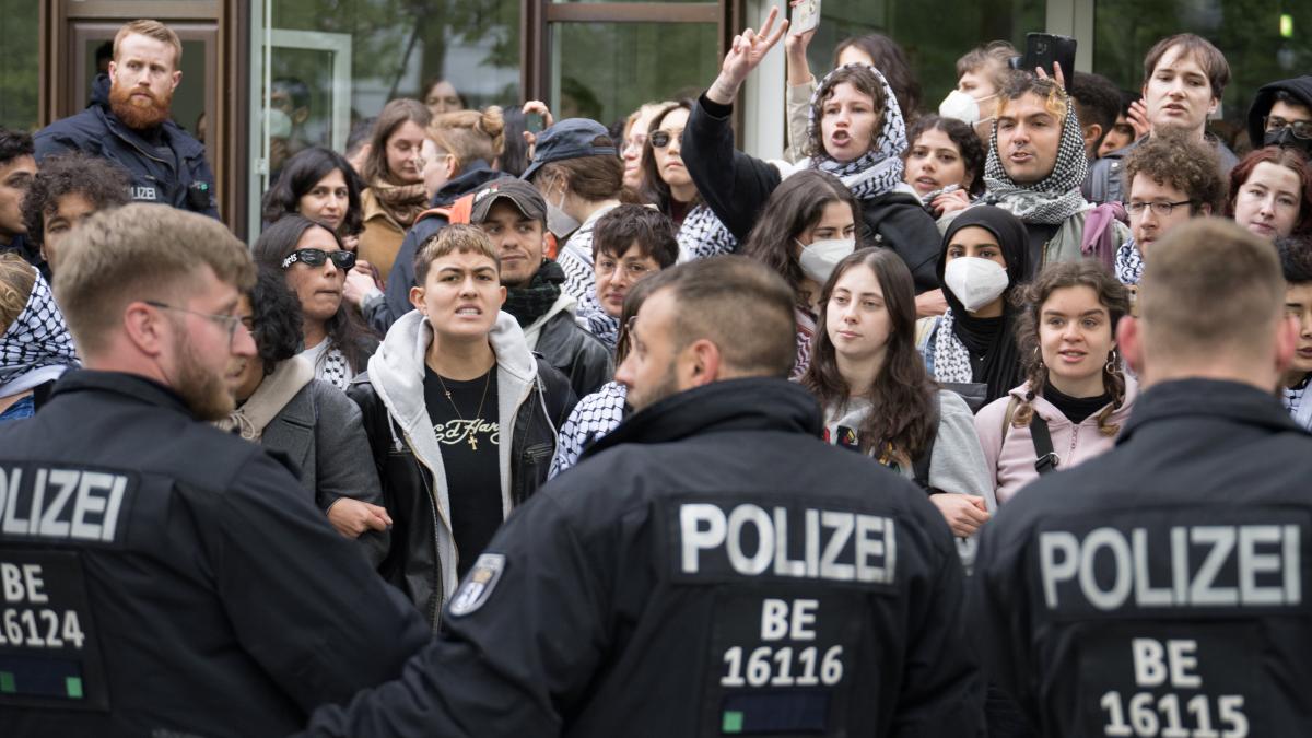 Wegen Stürmung von Uni-Gebäude: „Erstmals Exempel statuiert“ – Berlin plant Ausweisung ausländischer Israel-Hasser