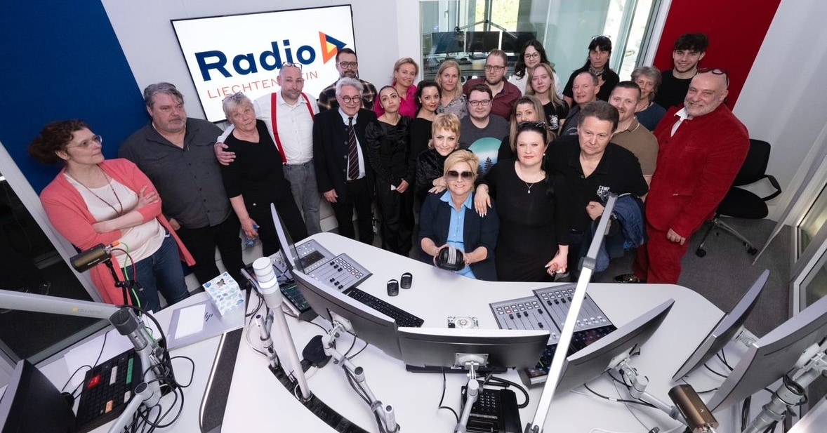 Team von Radio Liechtenstein kurz vor Sendeschluss am 3. April 2025 (Bild: Nils Vollmar / LinkedIn)