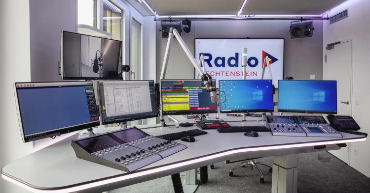 Blick ins Studio von Radio Liechtenstein (Bild: © Radio Liechtenstein)