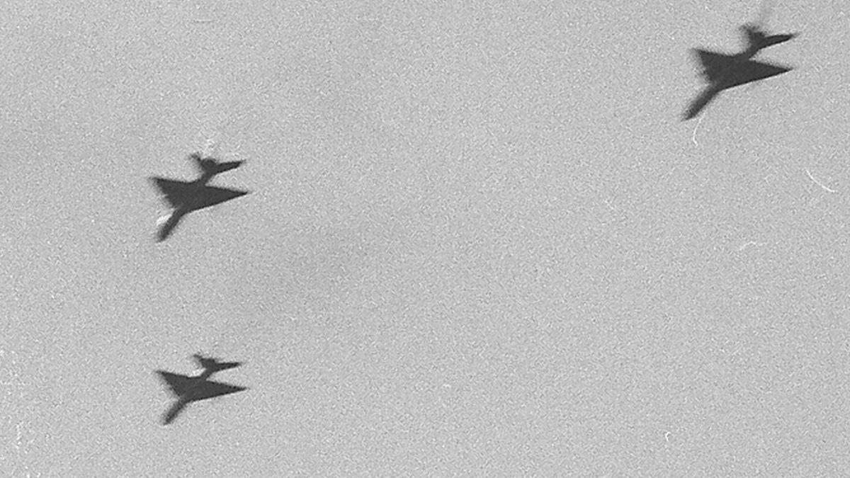 Ost-Jets über West-Berlin: Überschall-Knalle gegen den Bundestag