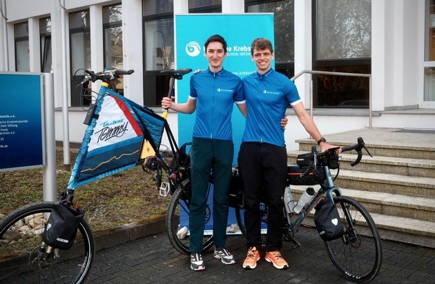 Mit dem Tallbike von München nach Peking / 13.000 Kilometer zugunsten der Deutschen ...