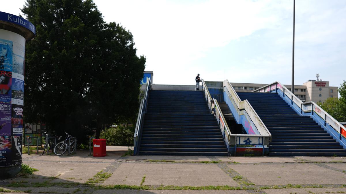 Prozessbeginn: 30 Männer greifen 29-Jährigen an – tödliche Messerstiche am Bahnhof Hamburg-Billstedt