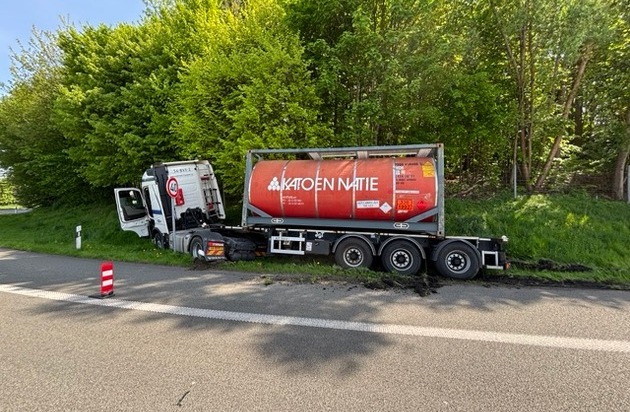 POL-DEL: Autobahnpolizei Ahlhorn: Verkehrsunfall eines Gefahrguttransporters auf der ...