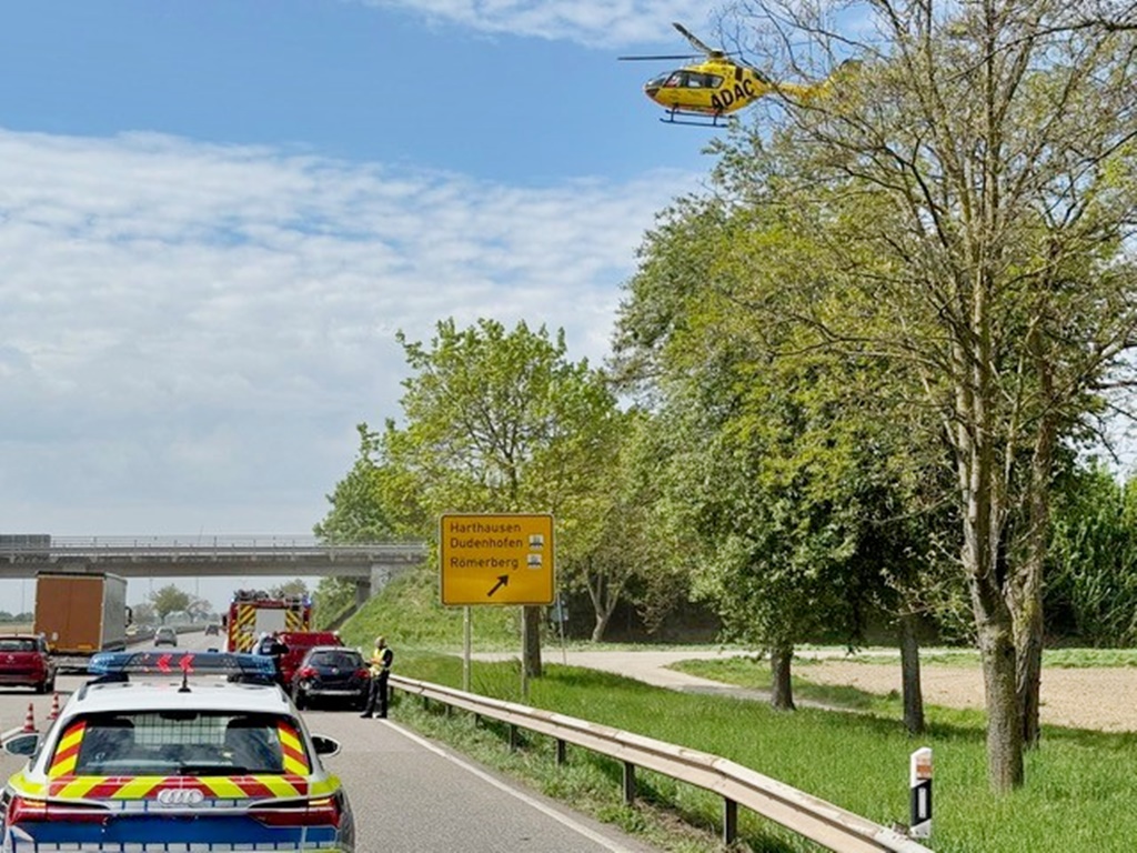 Auffahrunfall auf der Bundesstraße 9 in Fahrtrichtung Wörth