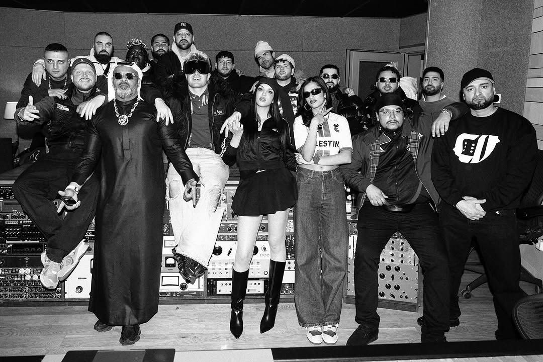 Von Ski Aggu bis Jan Delay: Bonez MC versammelt Deutschrap auf dem „bissu dumm¿ – MEGALODON REMIX“