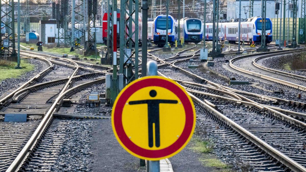 Erdreich abgesackt: Sperrung der Bahnstrecke Hannover–Bremen