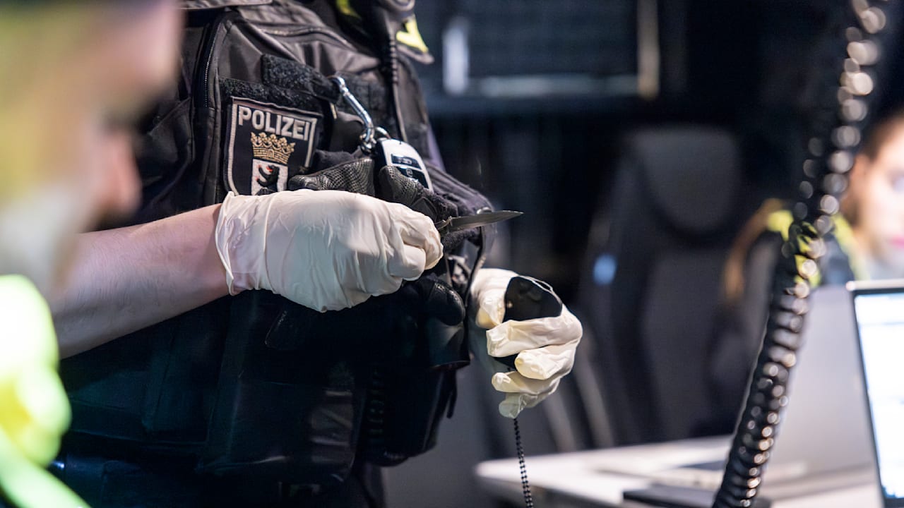 Berlin erlässt Messerverbot in Bussen und Bahnen | Regional