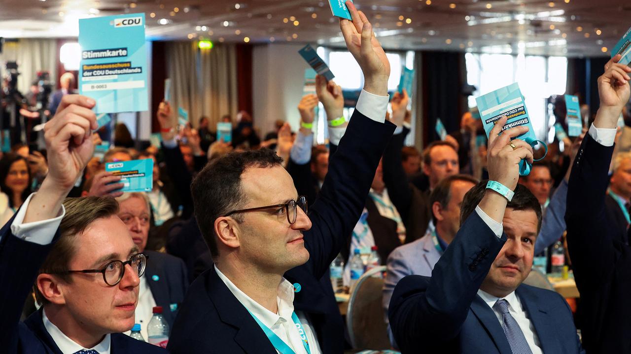 Kleiner Parteitag der CDU stimmt Koalitionsvertrag zu