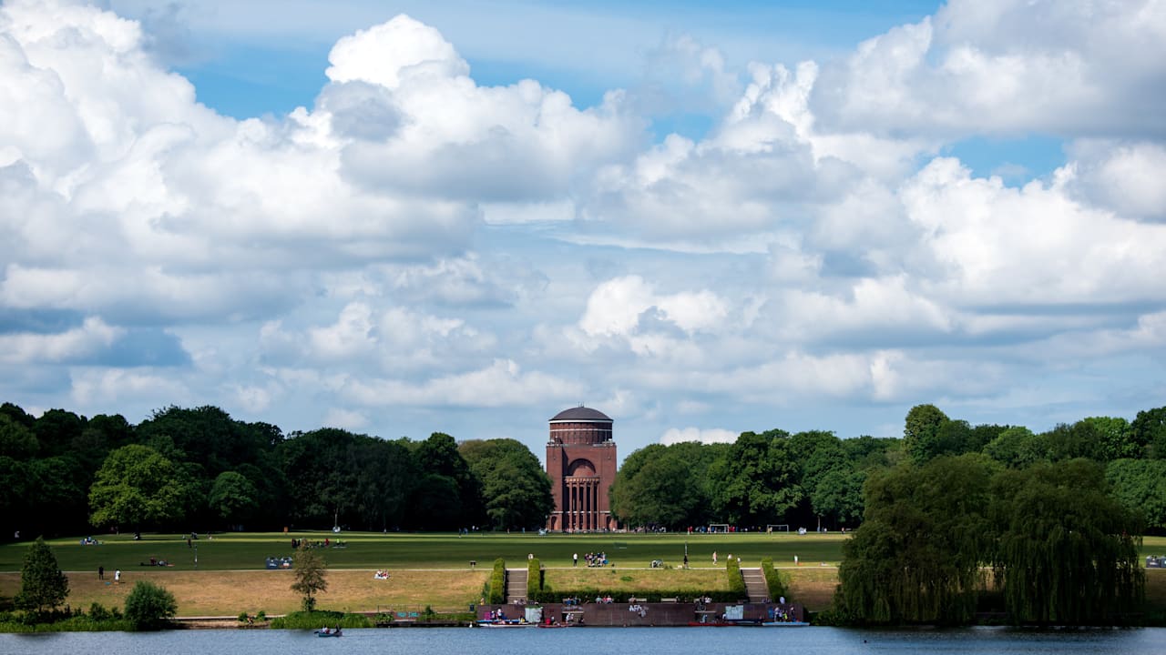 Mordkommission in Hamburg ermittelt: Leiche im Stadtpark entdeckt | Regional