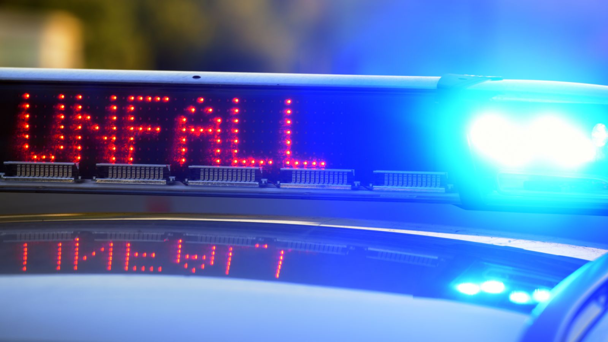 Auto überschlägt sich in Bremen – Zwei Verletzte