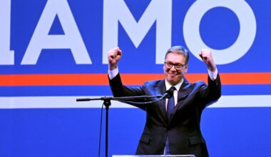 Serbiens Präsident Vucic veranstaltet ein Fest für sich selbst