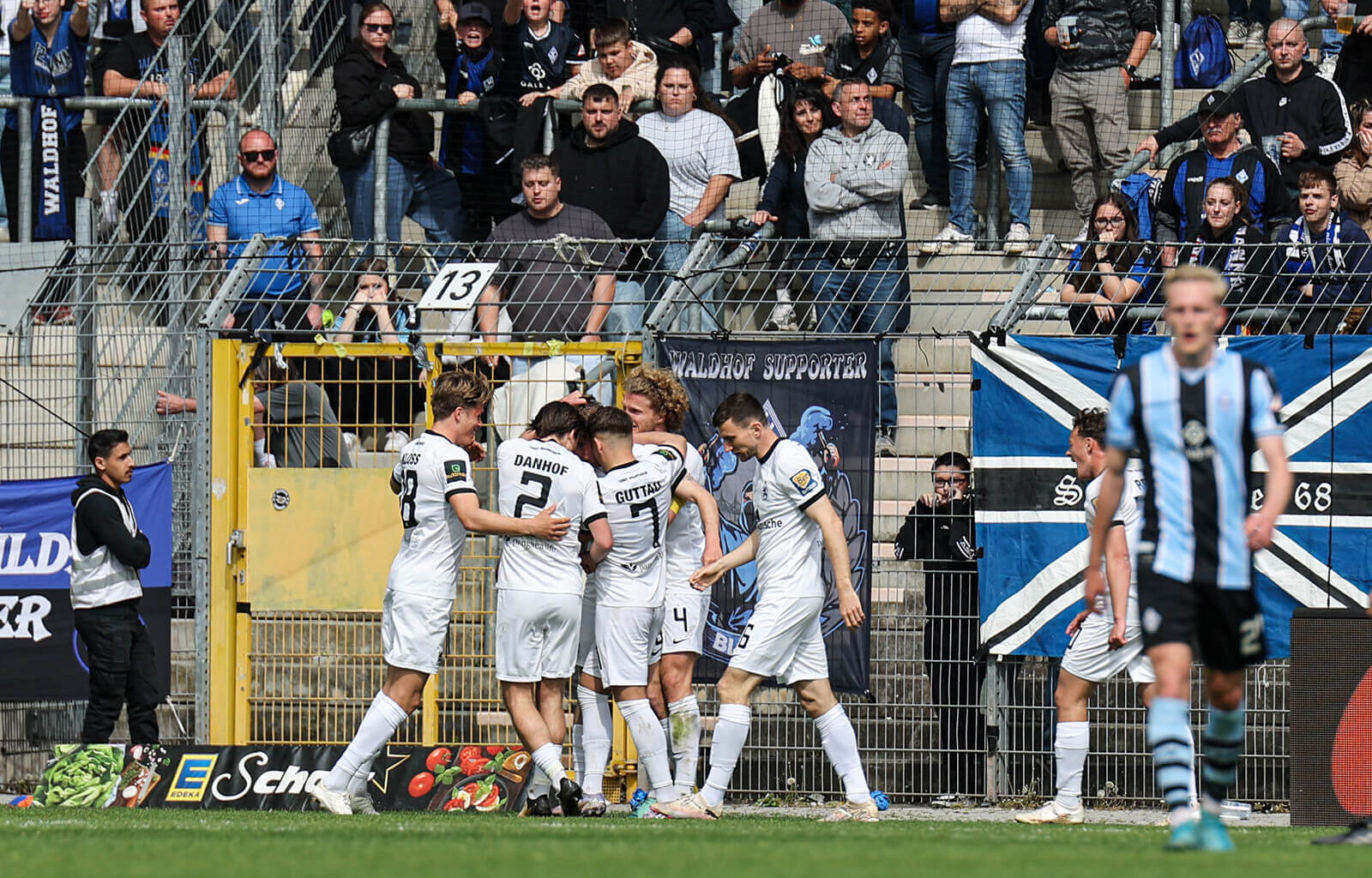 Torjubel beim TSV 1860 München nach dem Treffer zum 3:0. Bild: Alfio Marino