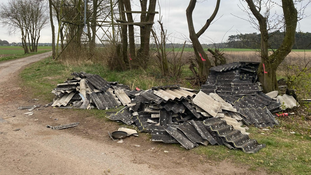 Garbsen: Unbekannte entsorgen 1,5 Tonnen Asbestplatten | NDR.de - Nachrichten - Niedersachsen