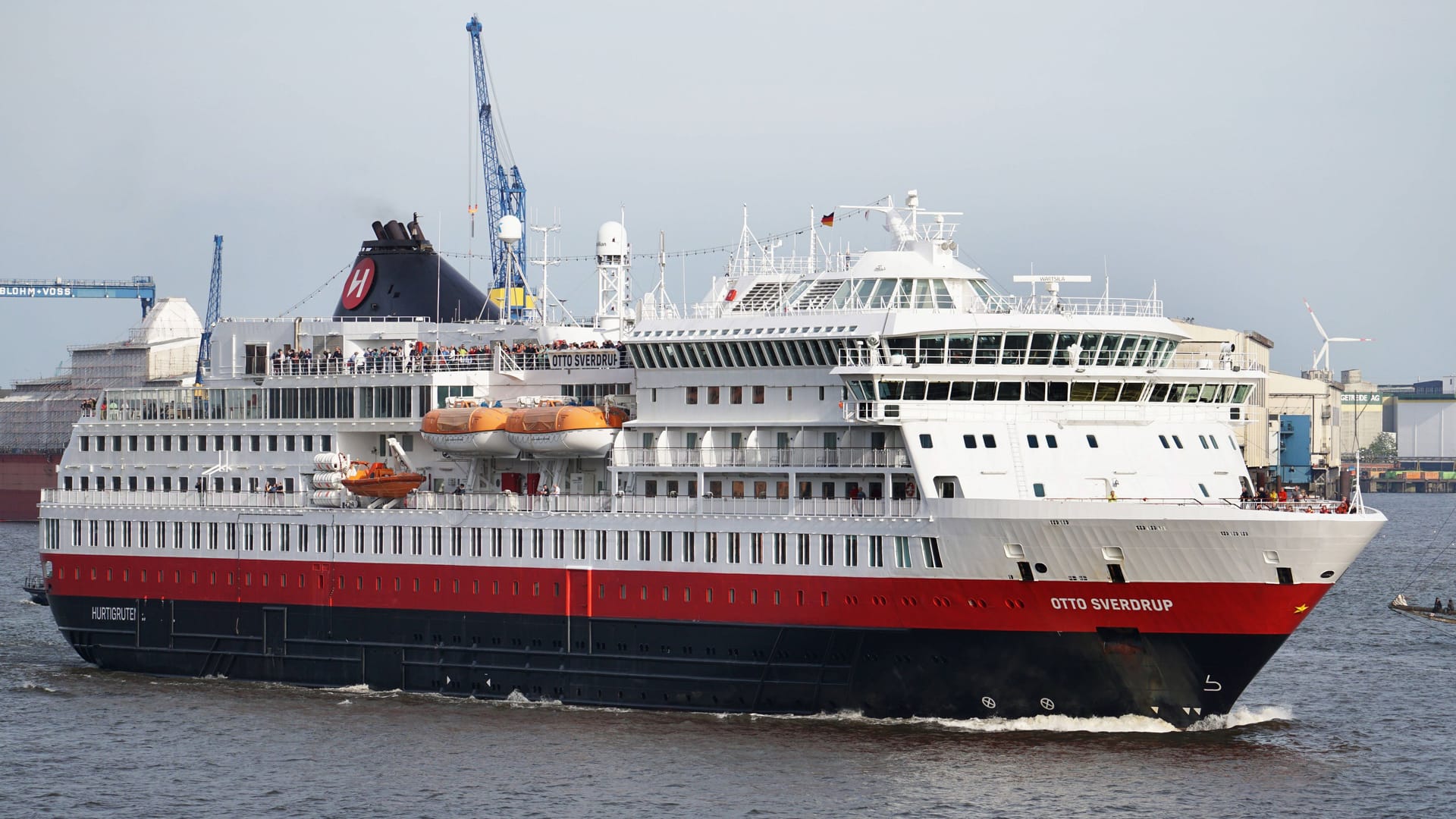 Auslaufen der MS Otto Sverdrup aus Hamburg: Das Schiff wird weiter für Kreuzfahrten Richtung Norwegen eingesetzt.