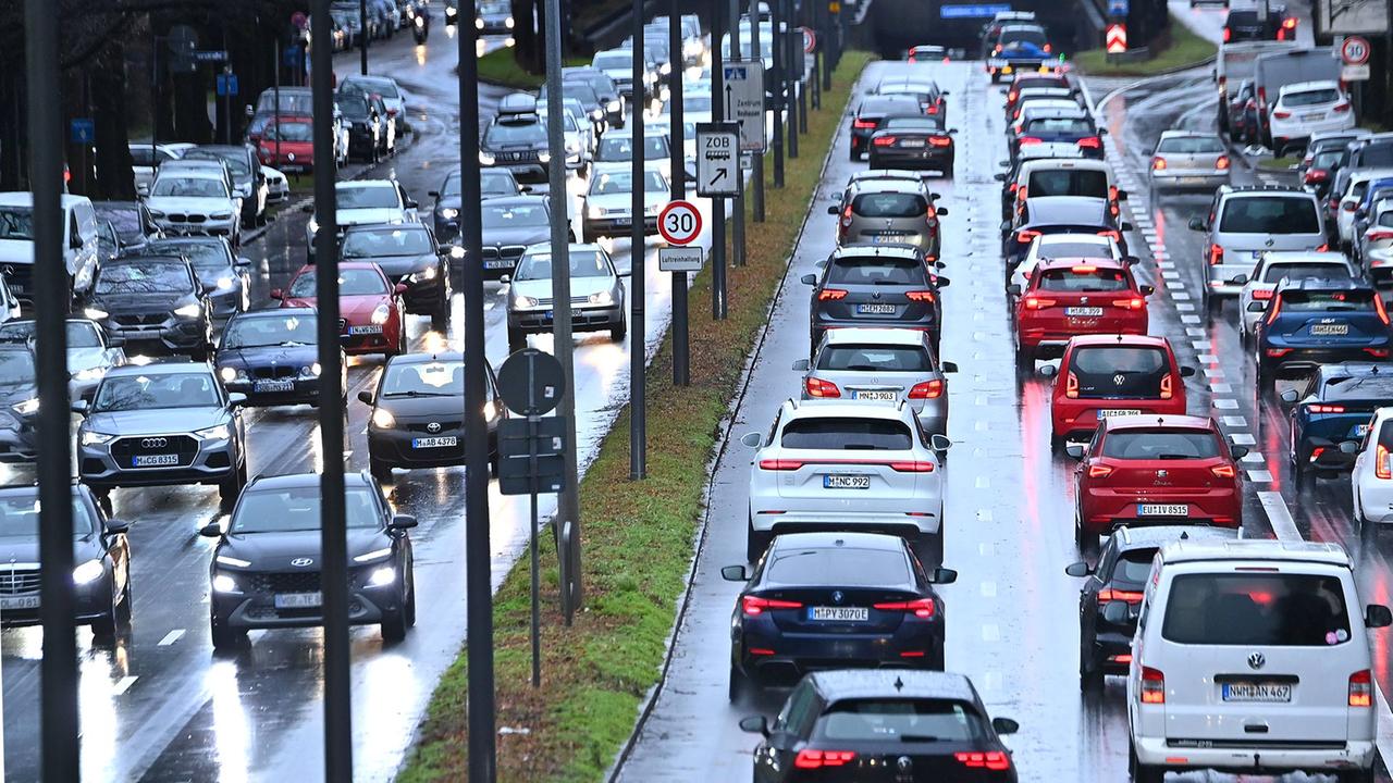 Kraftfahrtbundesamt: Weniger "Stinker" auf deutschen Straßen