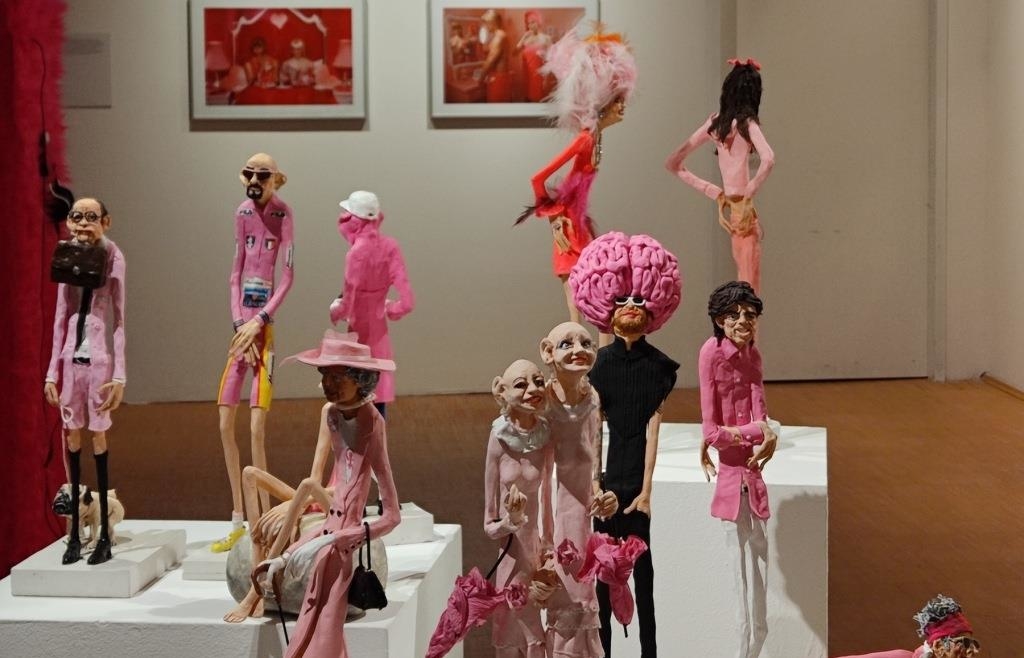 Ausstellung in München widmet sich der Bedeutung dieser Farbe in Kunst und Alltag
