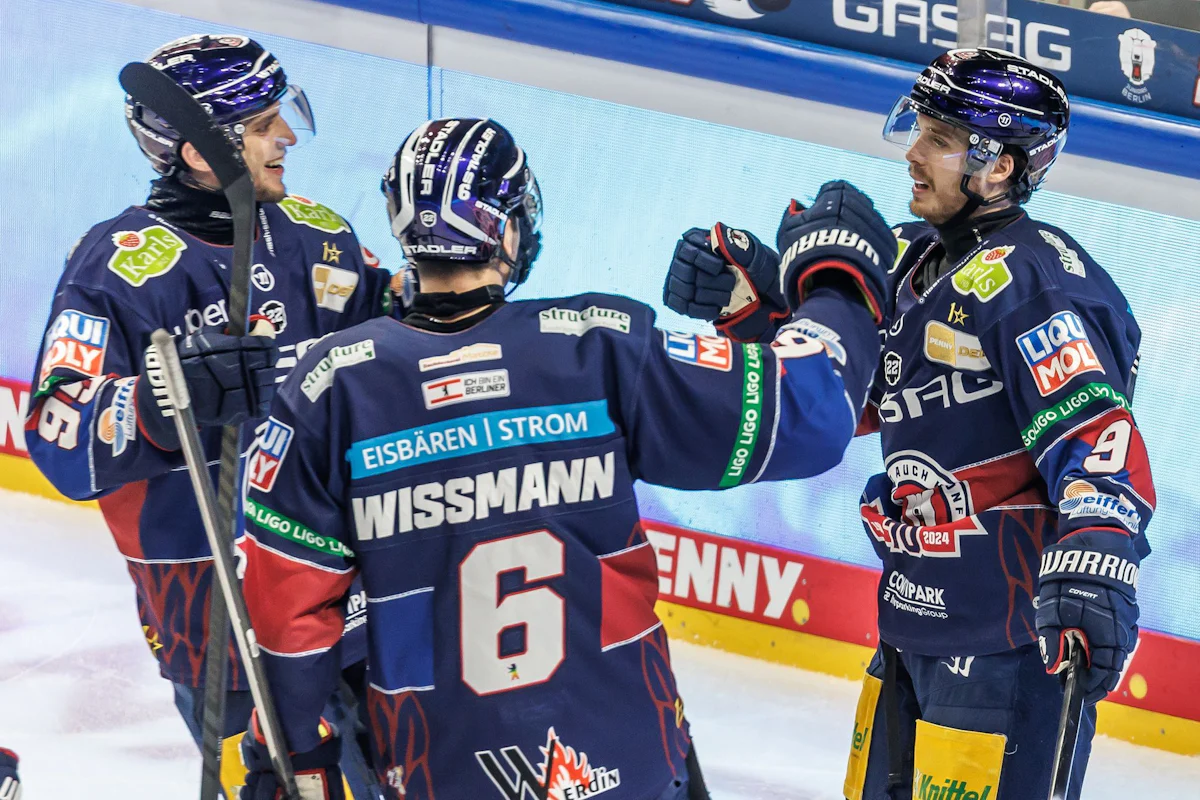 Deutsche Eishockey Liga - Berlin gewinnt erstes DEL-Halbfinalspiel gegen Mannheim - Sport
