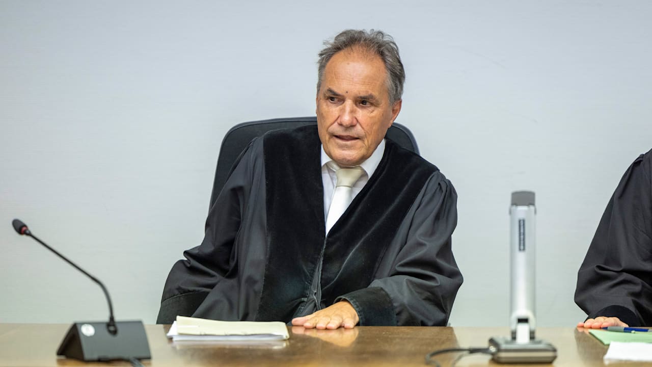 Richter in München beleidigt Zeugen und kommt davon | Regional