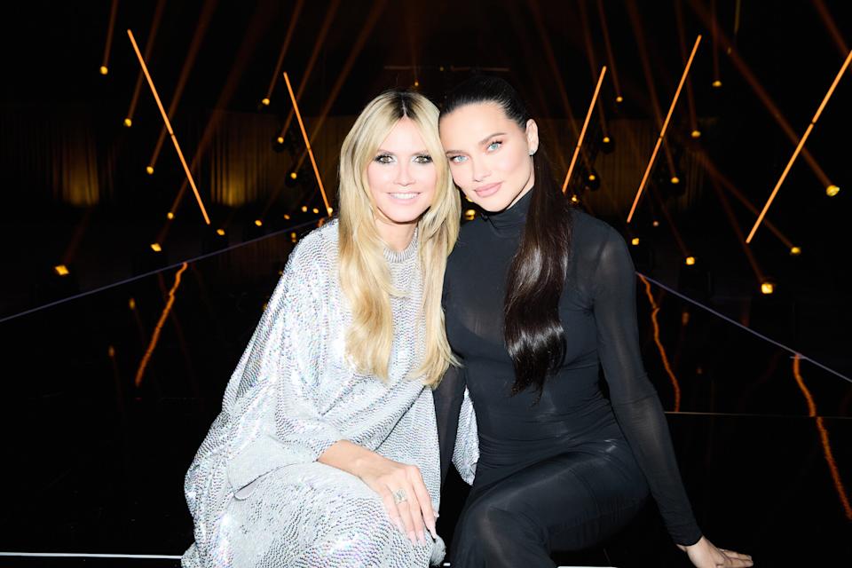 Zwei Supermodels gemeinsam am GNTM-Set: Heidi Klum und Adriana Lima (Bild: ProSieben/Max Montgomery)