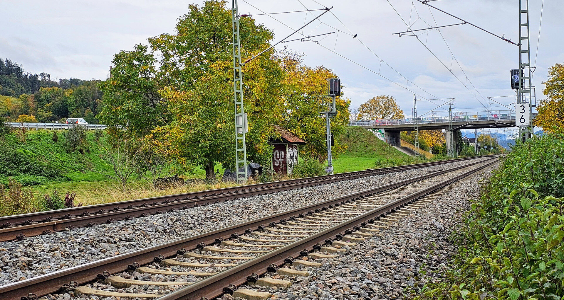 Jugendliche klettern in Rastatt auf Autozug - Hitradio Ohr