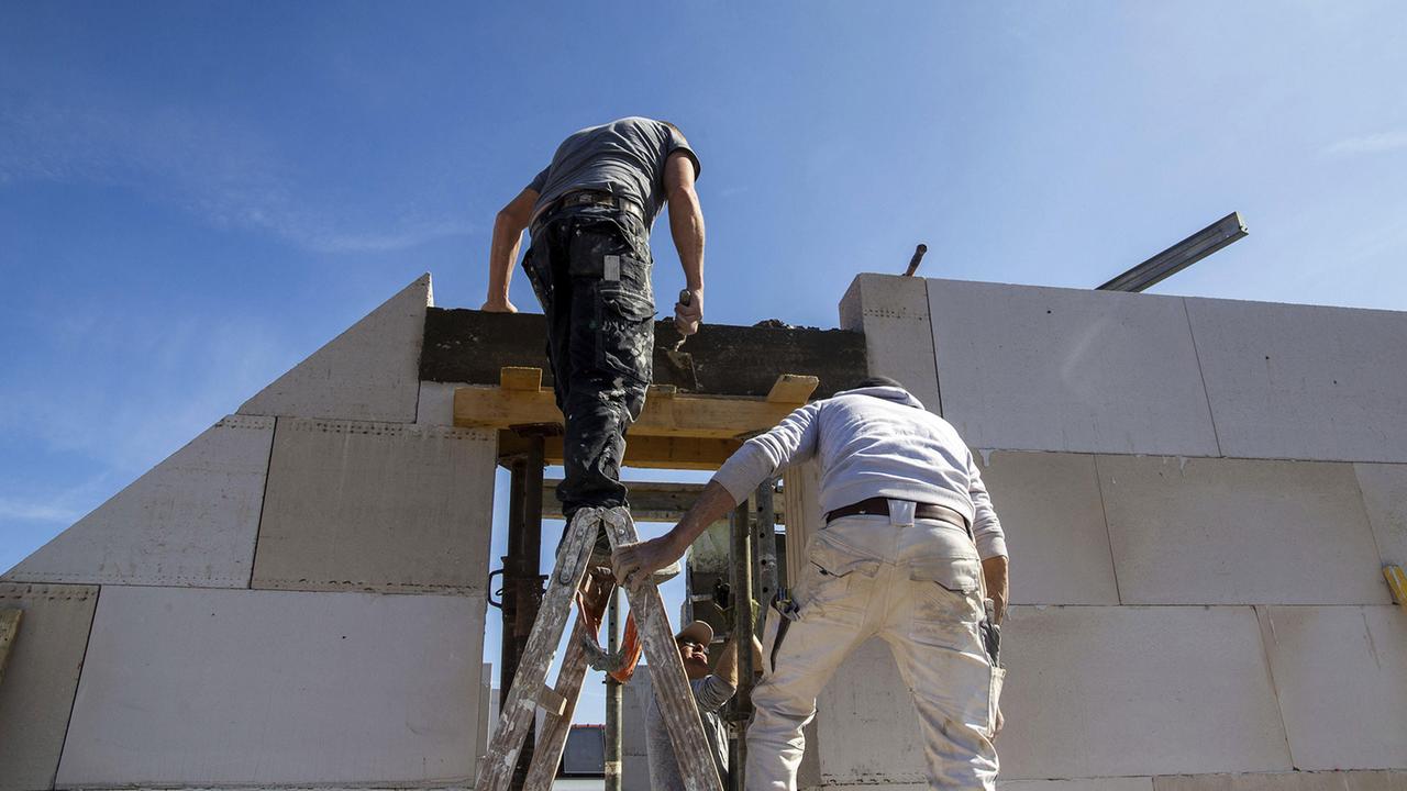 Mehr Aufträge im Wohnungsbau, Einbruch im Tiefbau
