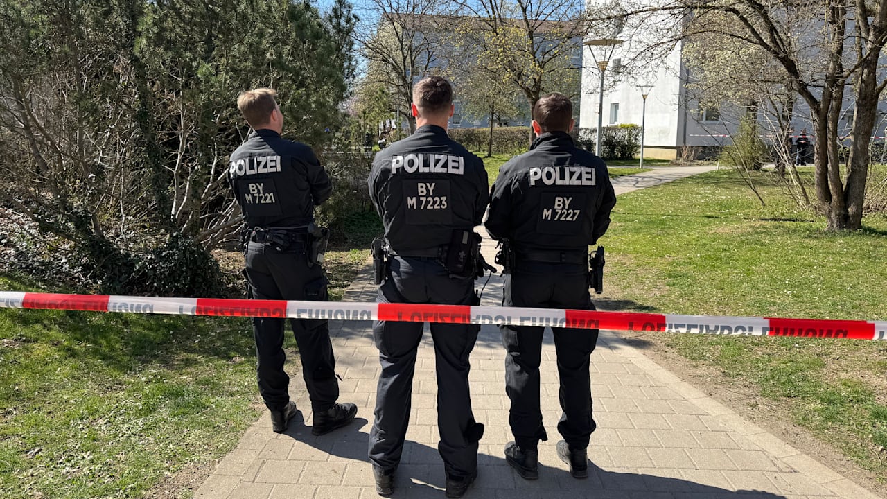 Einsatz der Polizei in München: Mann attackiert Frau mit Messer | Regional