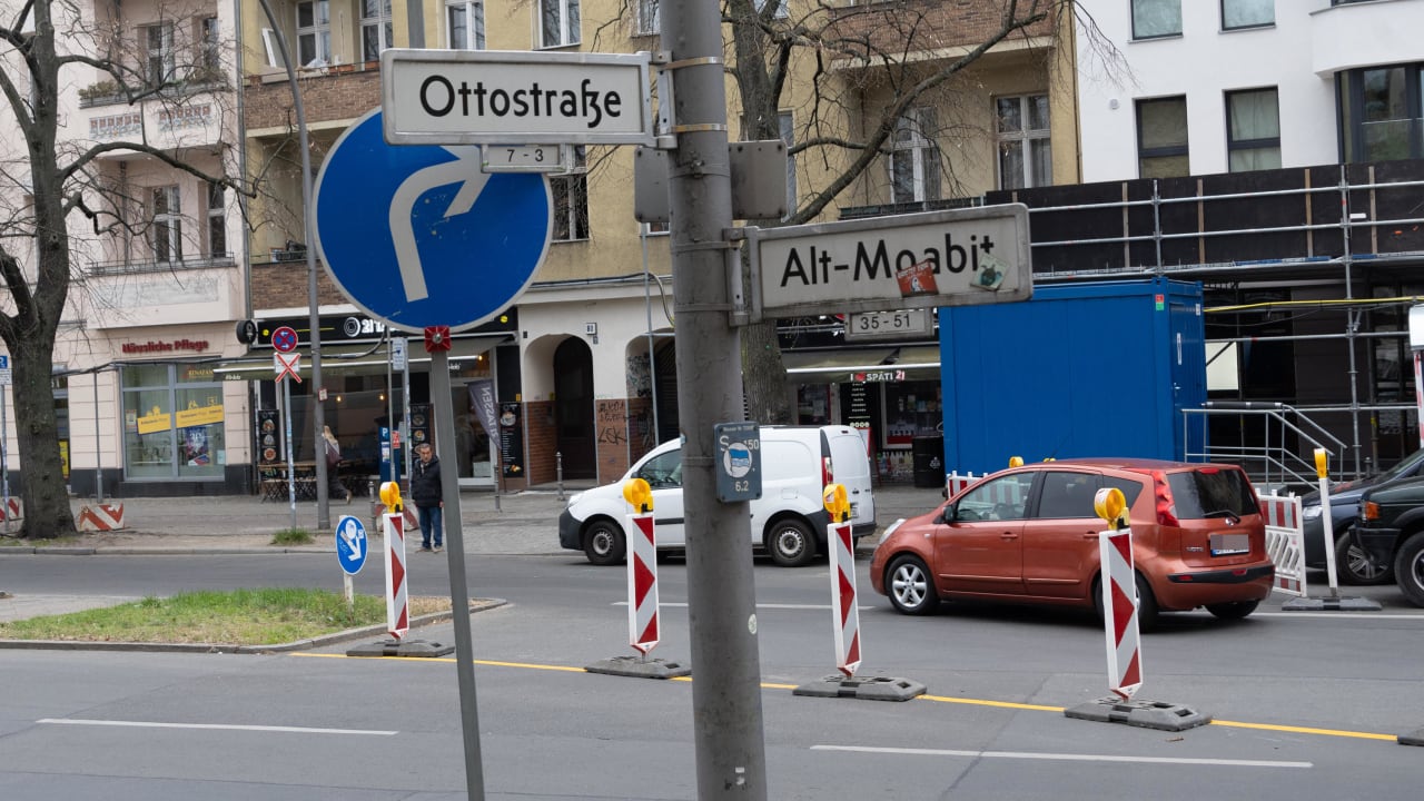 Bei Verkehrskontrolle: Frau (57) saß leblos auf dem Beifahrersitz | Regional