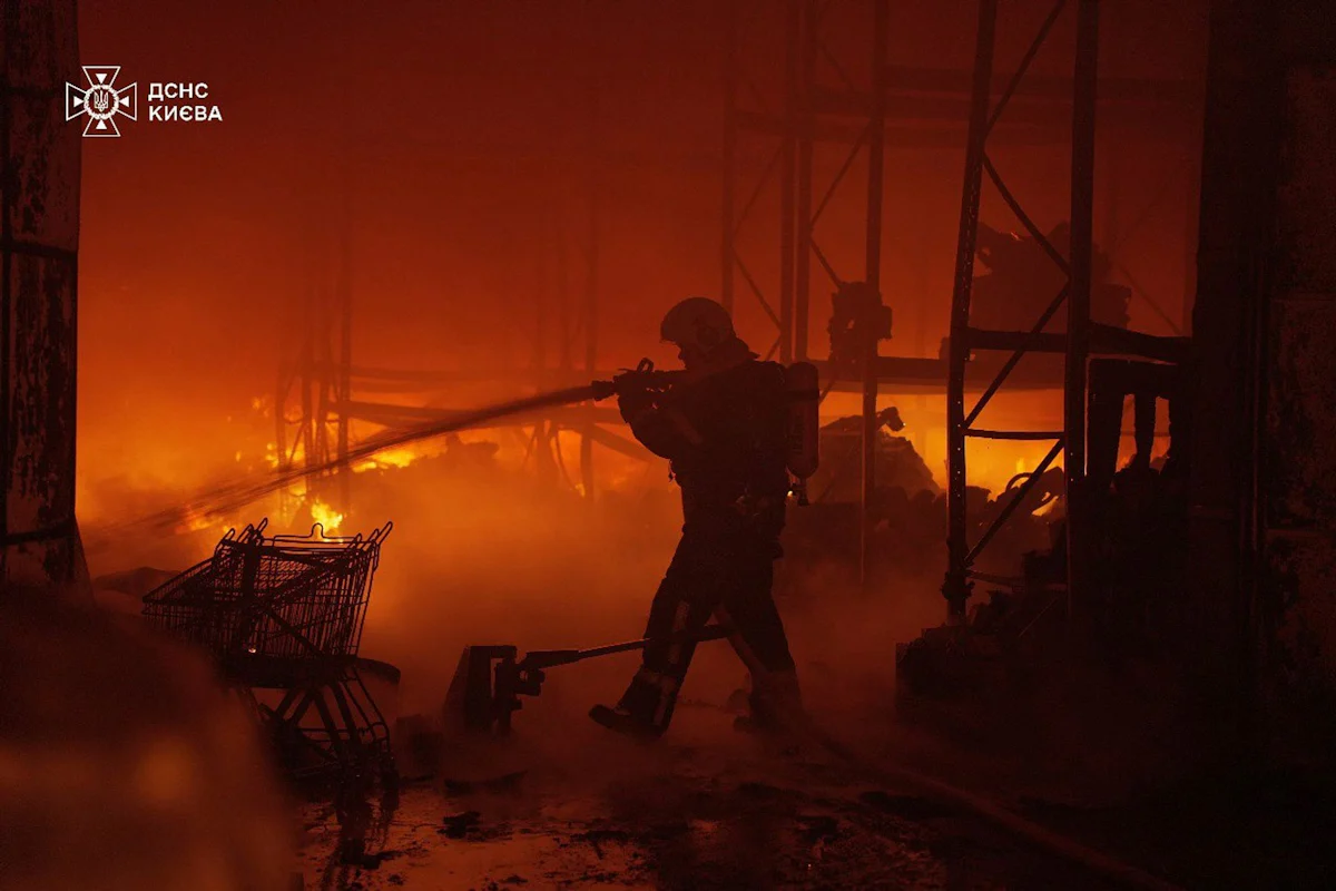 Krieg in der Ukraine - Verletzte nach Drohnenangriffen auf Kiew und Charkiw - Politik