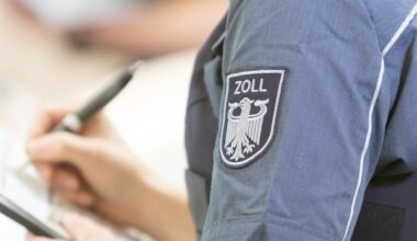 Bonn - In der vergangenen Woche nahm die Finanzkontrolle Schwarzarbeit des Zolls im Friseur