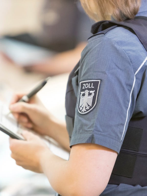 Bonn - In der vergangenen Woche nahm die Finanzkontrolle Schwarzarbeit des Zolls im Friseur