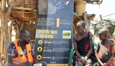 Obwohl im Südsudan ein Bürgerkrieg droht, 80 Prozent der Bevölkerung auf humanitäre Hilfe