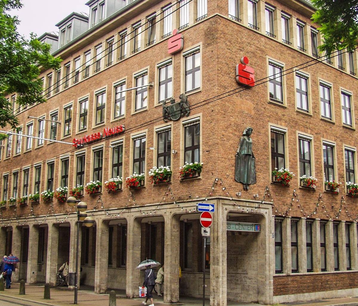 Neue Beratungs- und Öffnungszeiten bei der Sparkasse Neuss