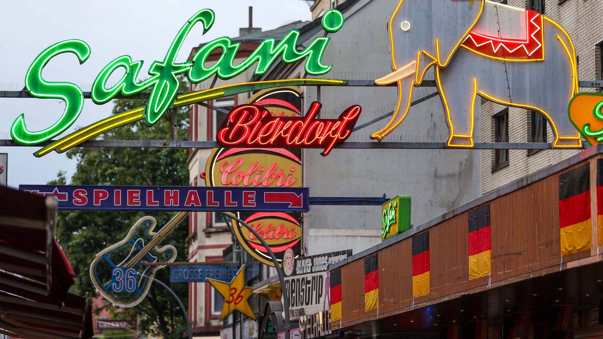 Blick in die Partymeile Große Freiheit auf der Reeperbahn (Symbolbild): Ob die Bar Konsequenzen aus dem Vorfall gezogen hat, ist nicht bekannt.
