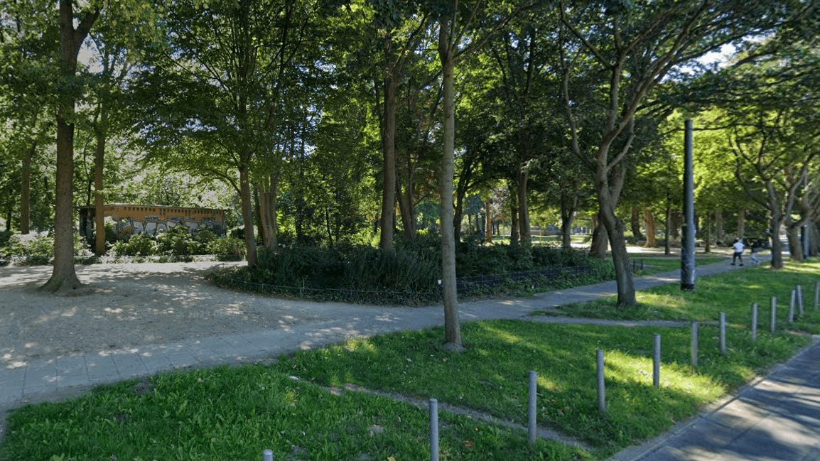 Blick via Google Street View auf den Park an der Gustav-Deetjen-Allee: Dort kam es zu dem Vorfall.