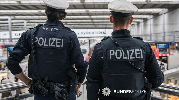 Bundespolizeidirektion München: Attacke mit zerbrochenem Glasflaschenhals - Mädchenduo erneut gewalttätig